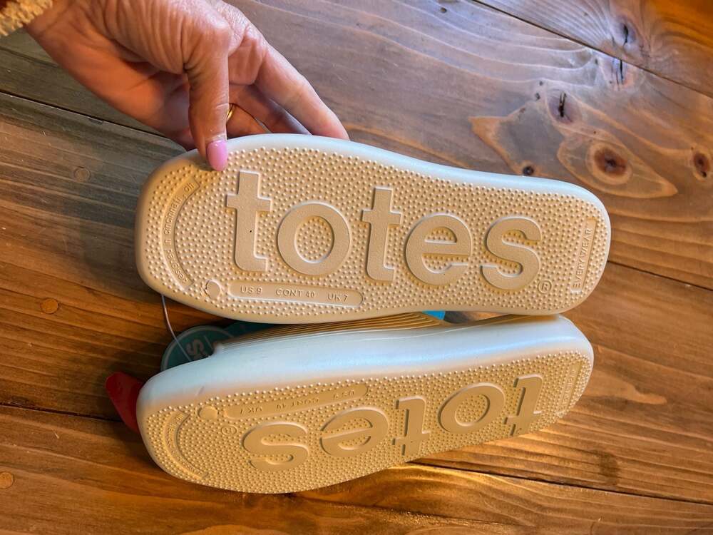 Totes Everywear Women's Ribbed Platform Slide Sandals - Picture 3 of 4